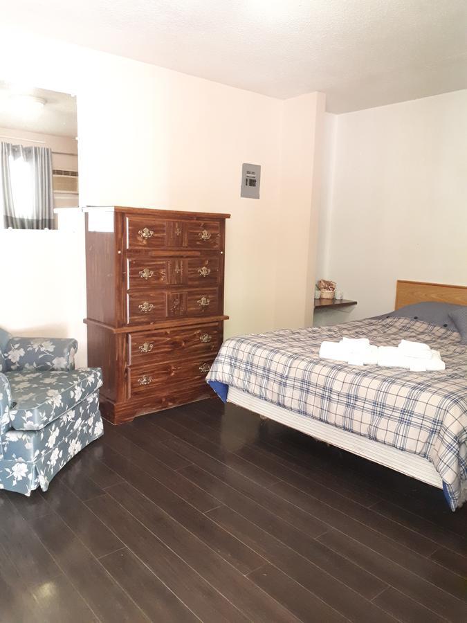 Travellers Rest Motel Салмон-Арм Екстер'єр фото