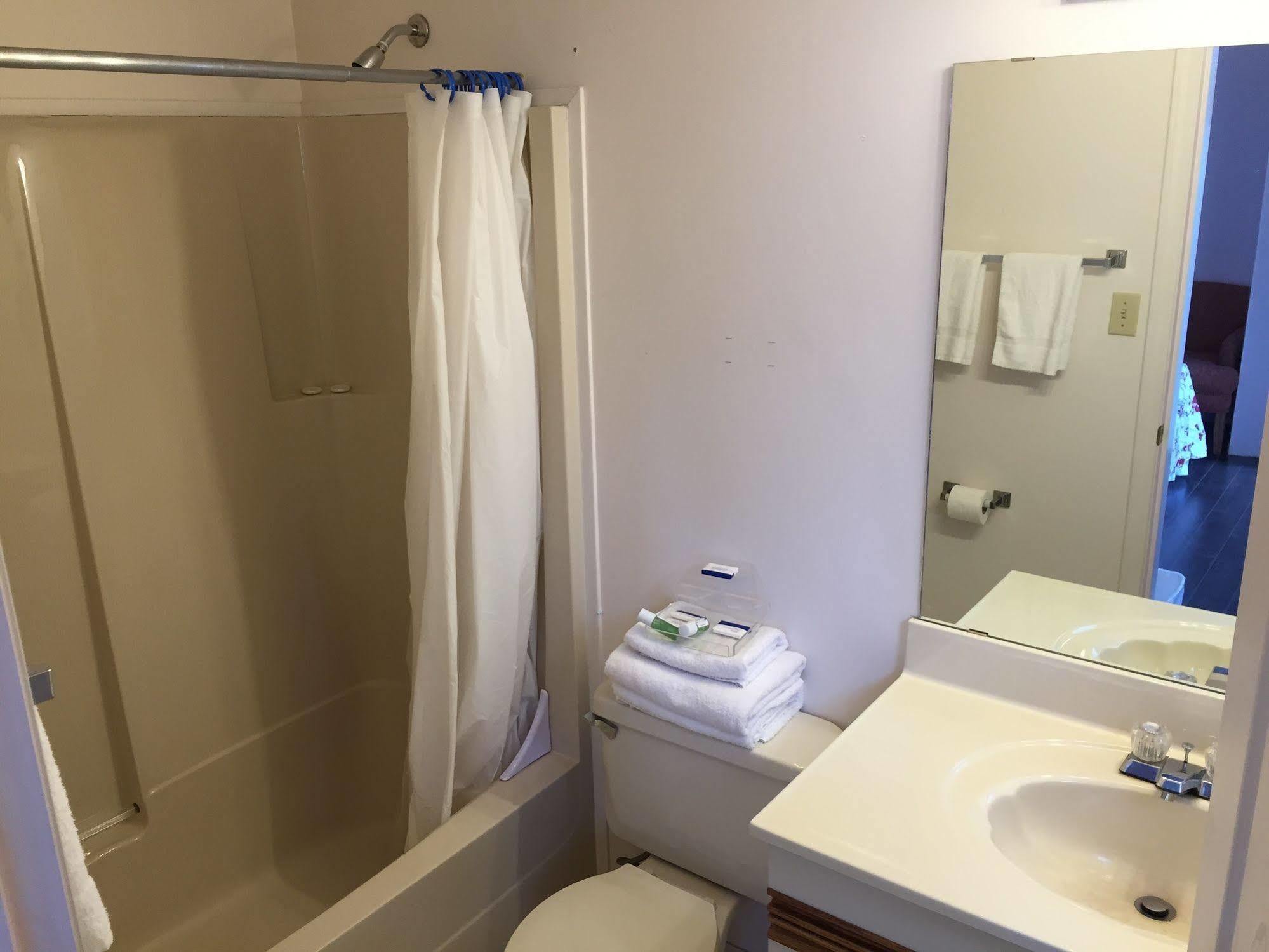 Travellers Rest Motel Салмон-Арм Екстер'єр фото